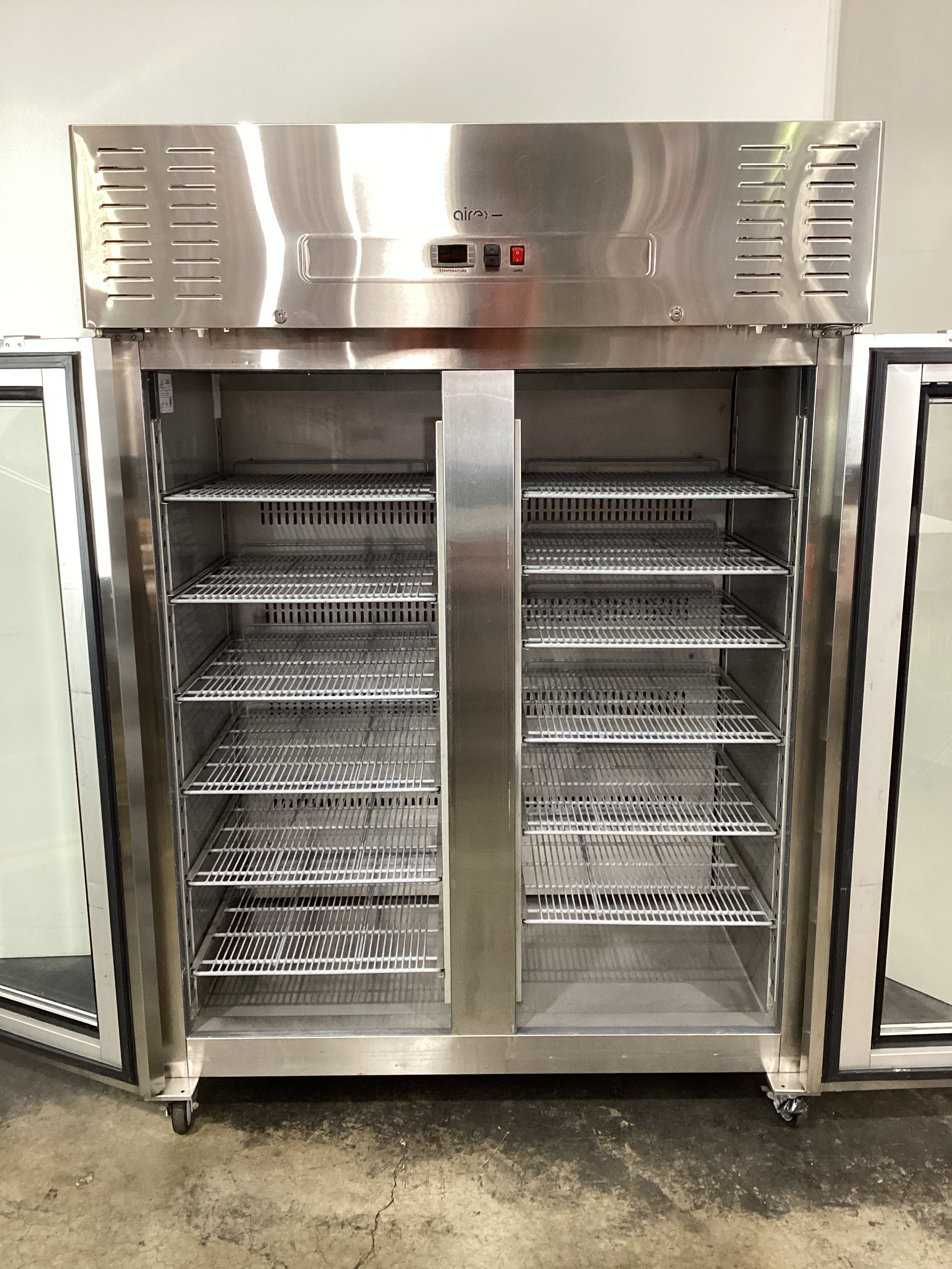 Airex AXR.URGN.2G Upright Fridge