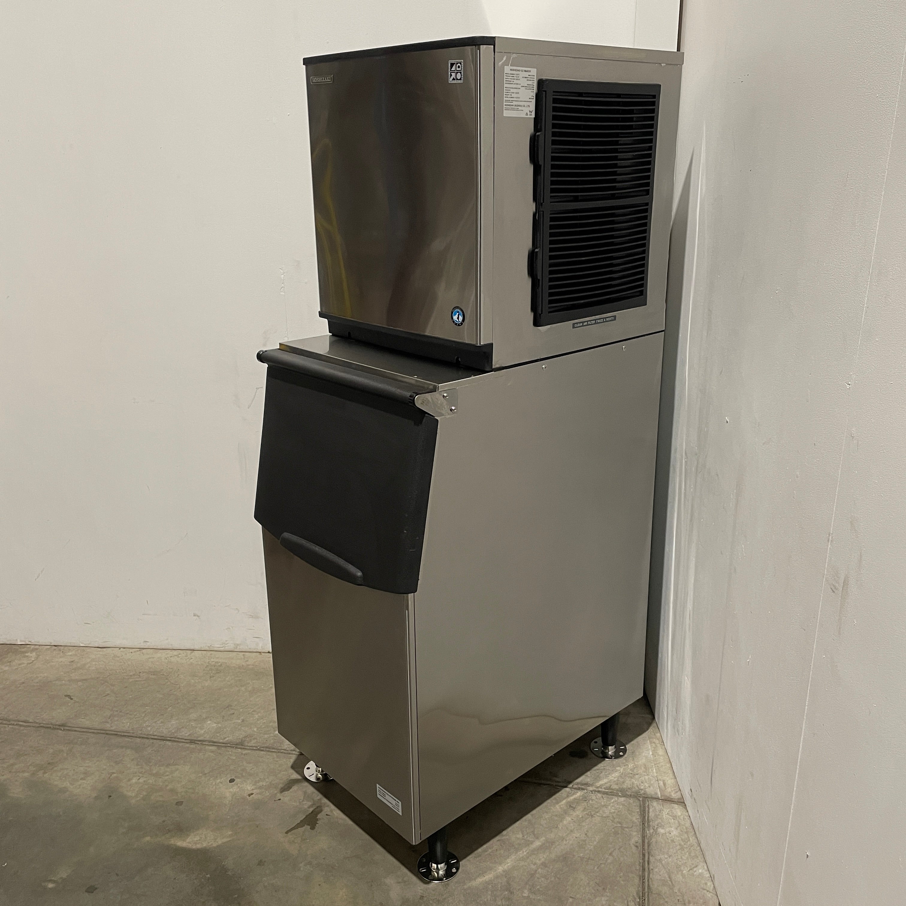 Hoshizaki KMD-270AB Ice Machine with Ice Storage Bin