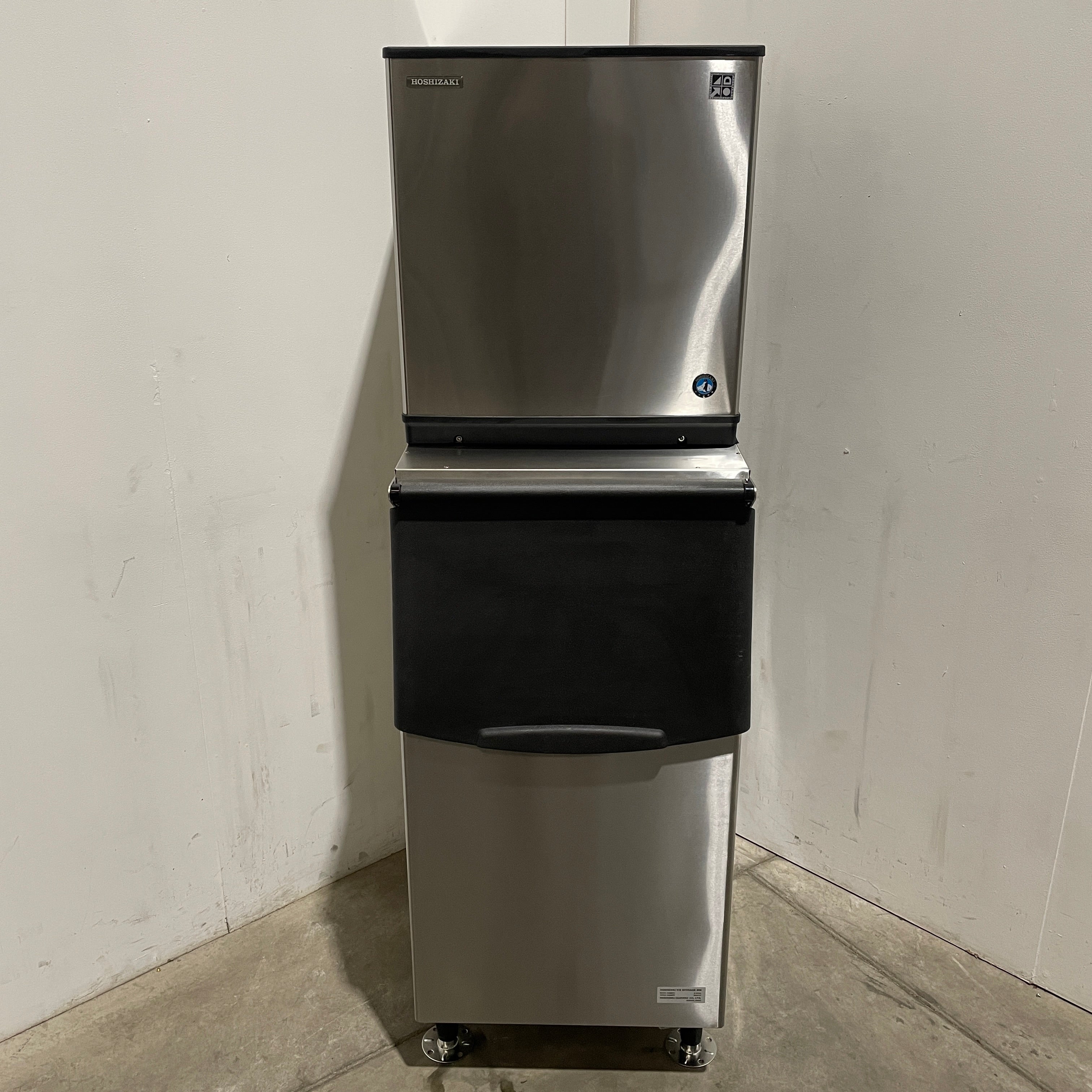 Hoshizaki KMD-270AB Ice Machine with Ice Storage Bin