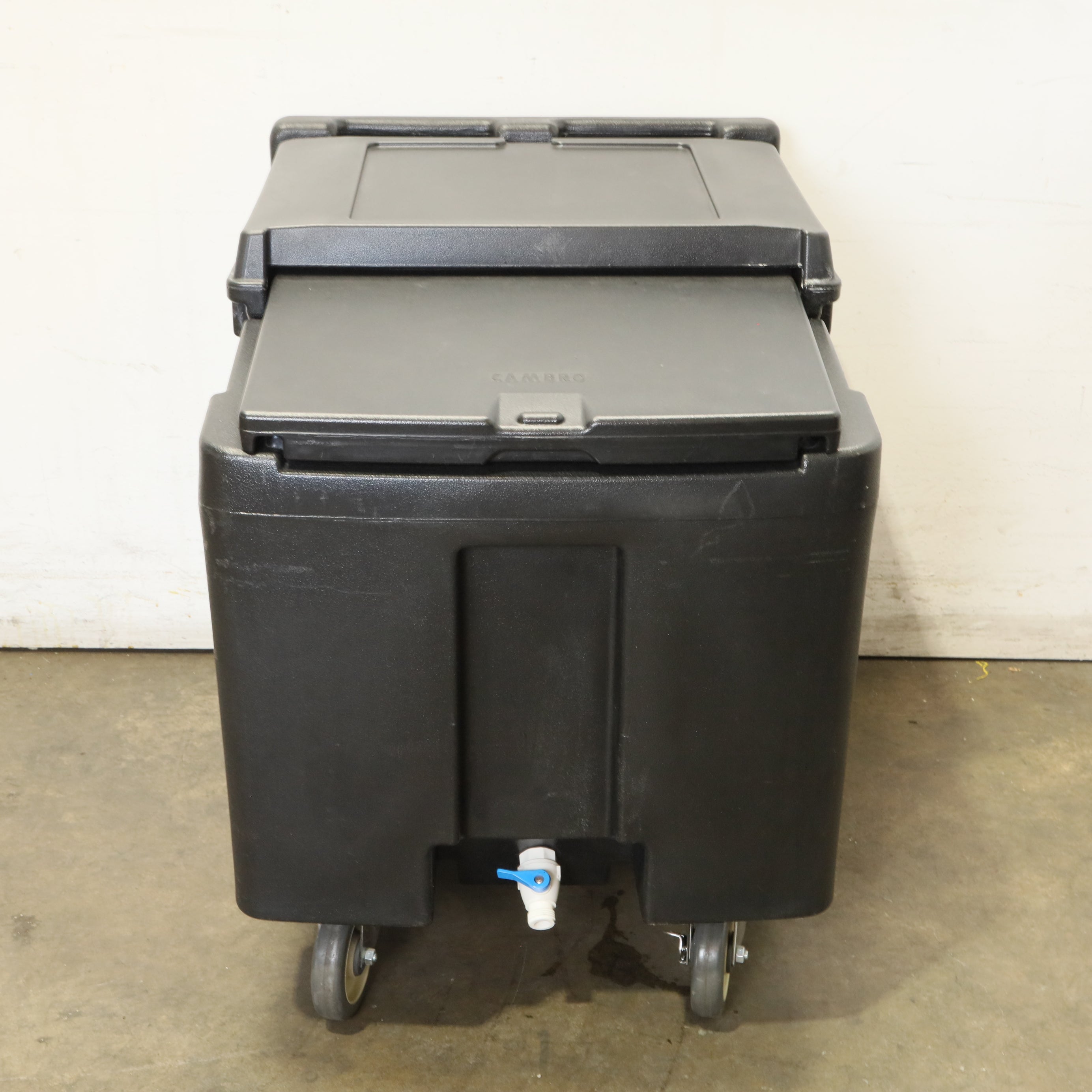 Thumbnail - Cambro ICS125L 57kg Ice Caddy