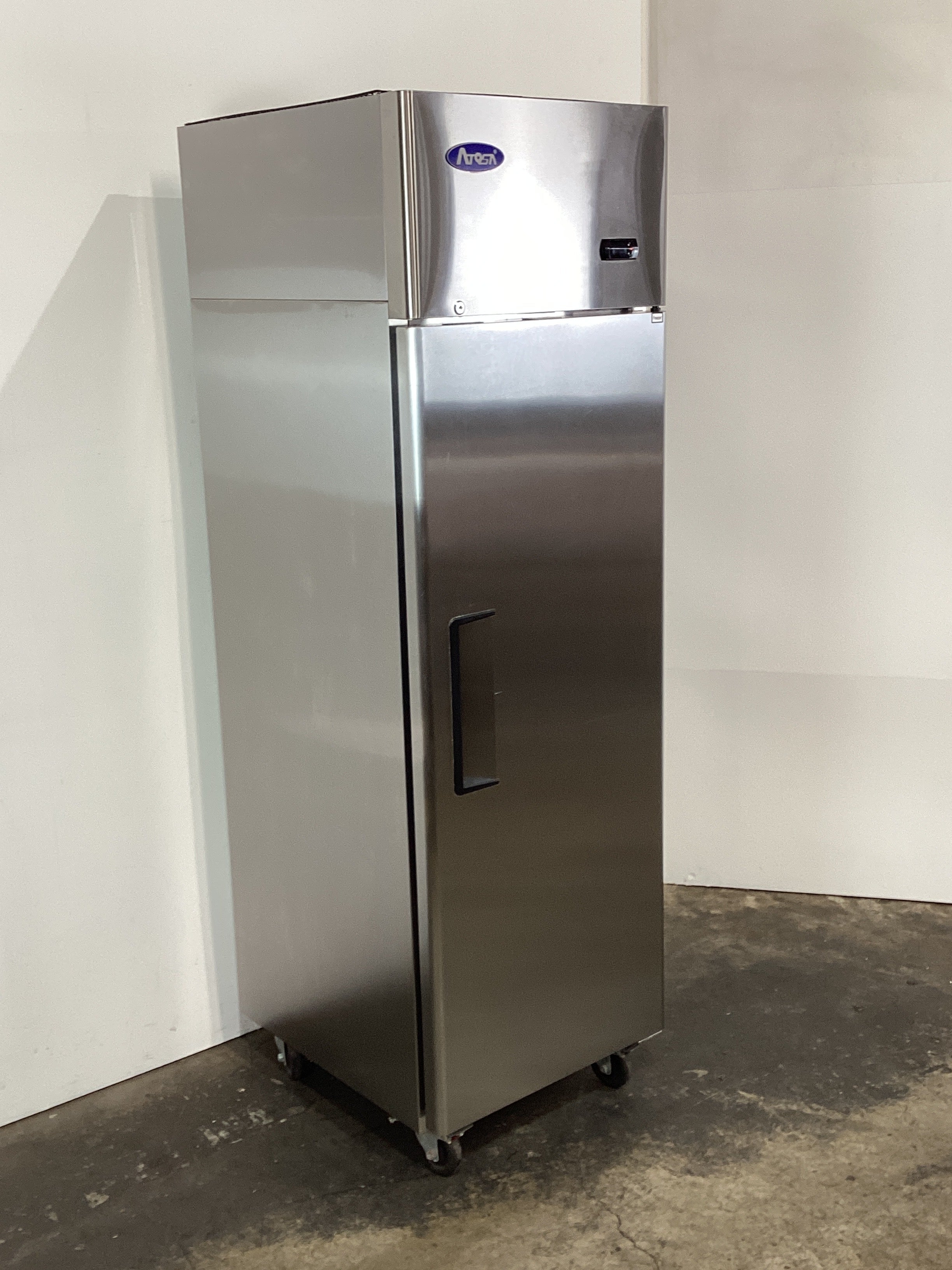 Atosa YBF9207GR Upright Freezer