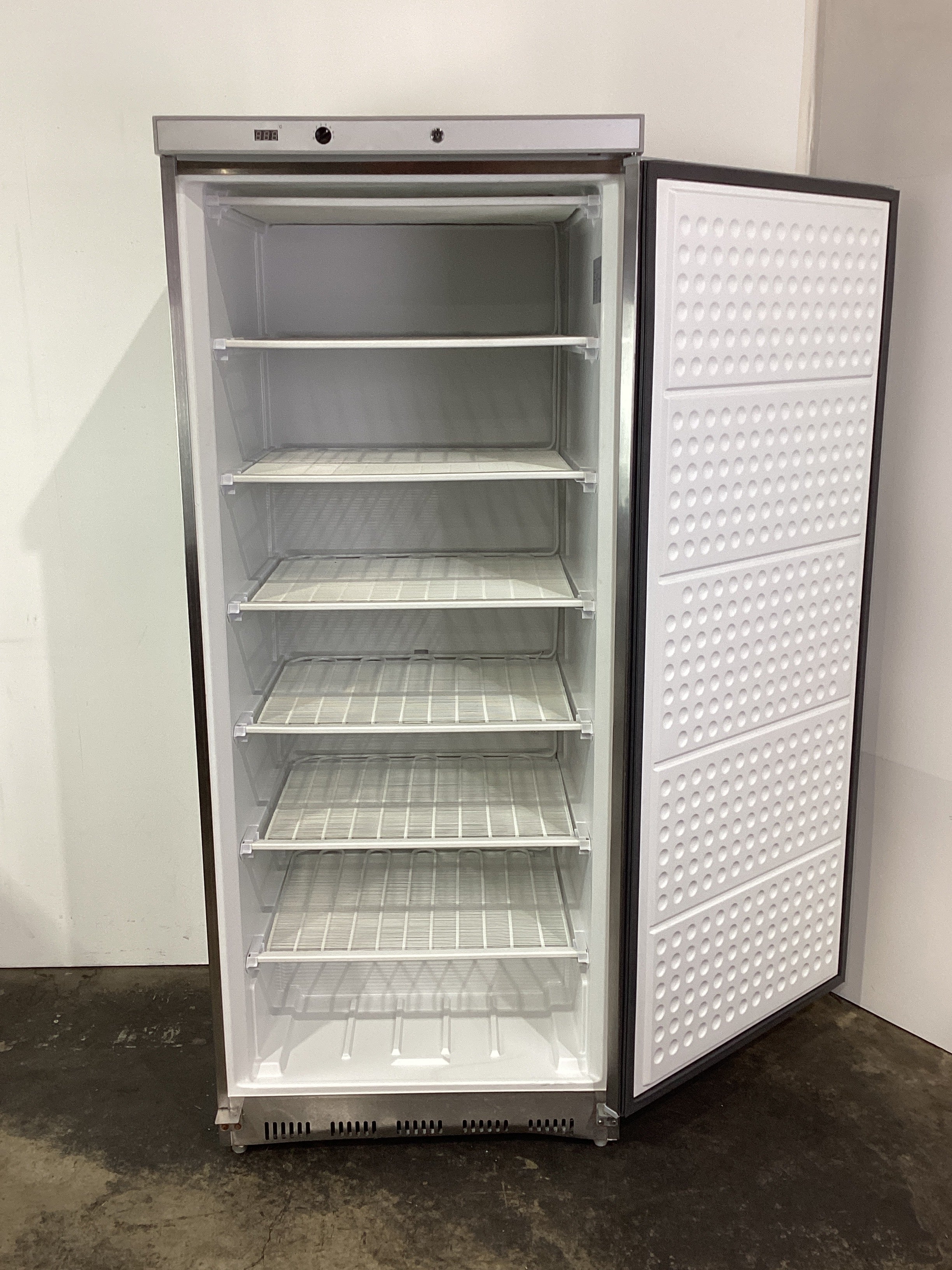 Thumbnail - FED HF600 Upright Freezer