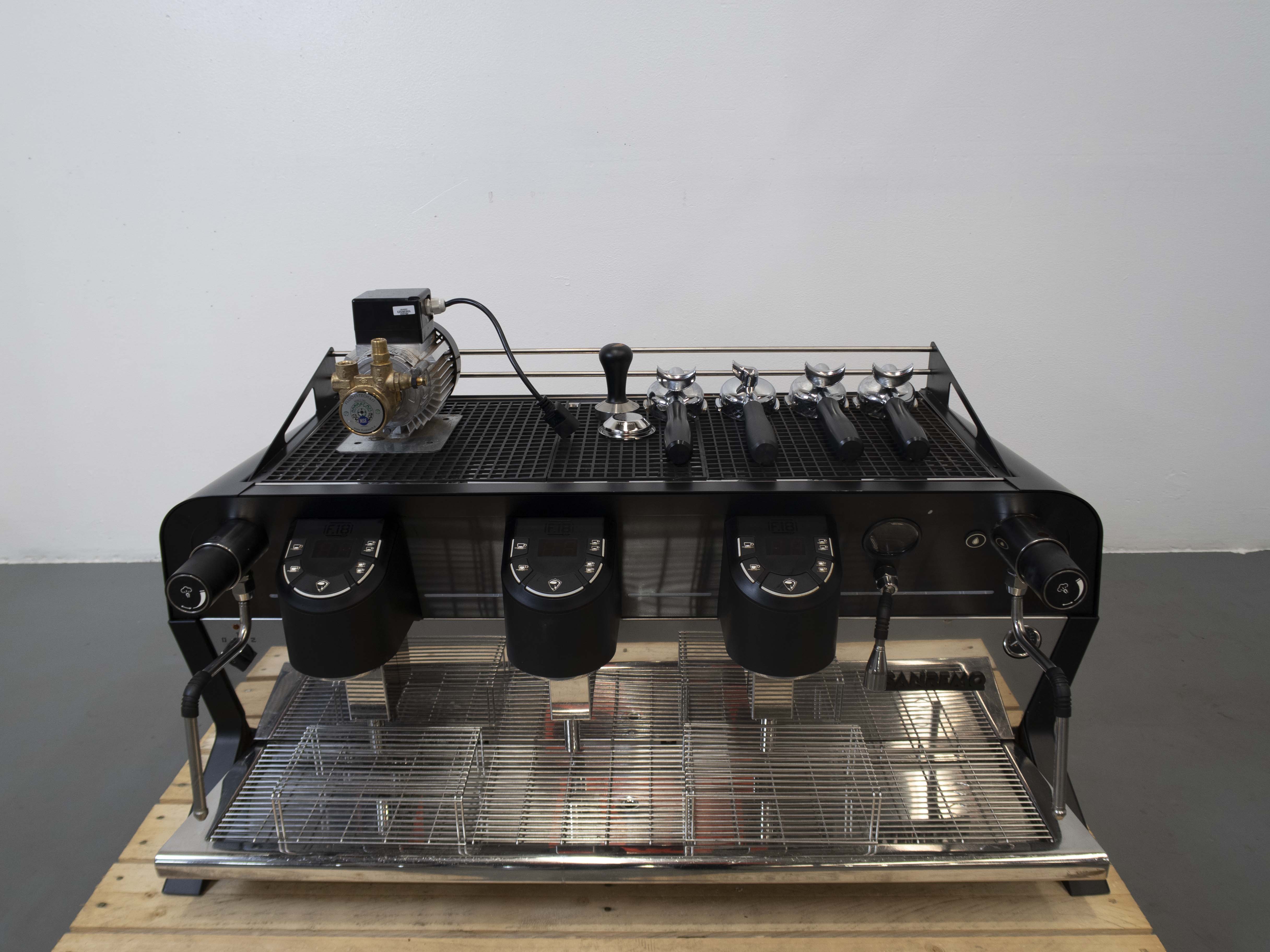 Thumbnail - Sanremo F18SB 3 Group Coffee Machine