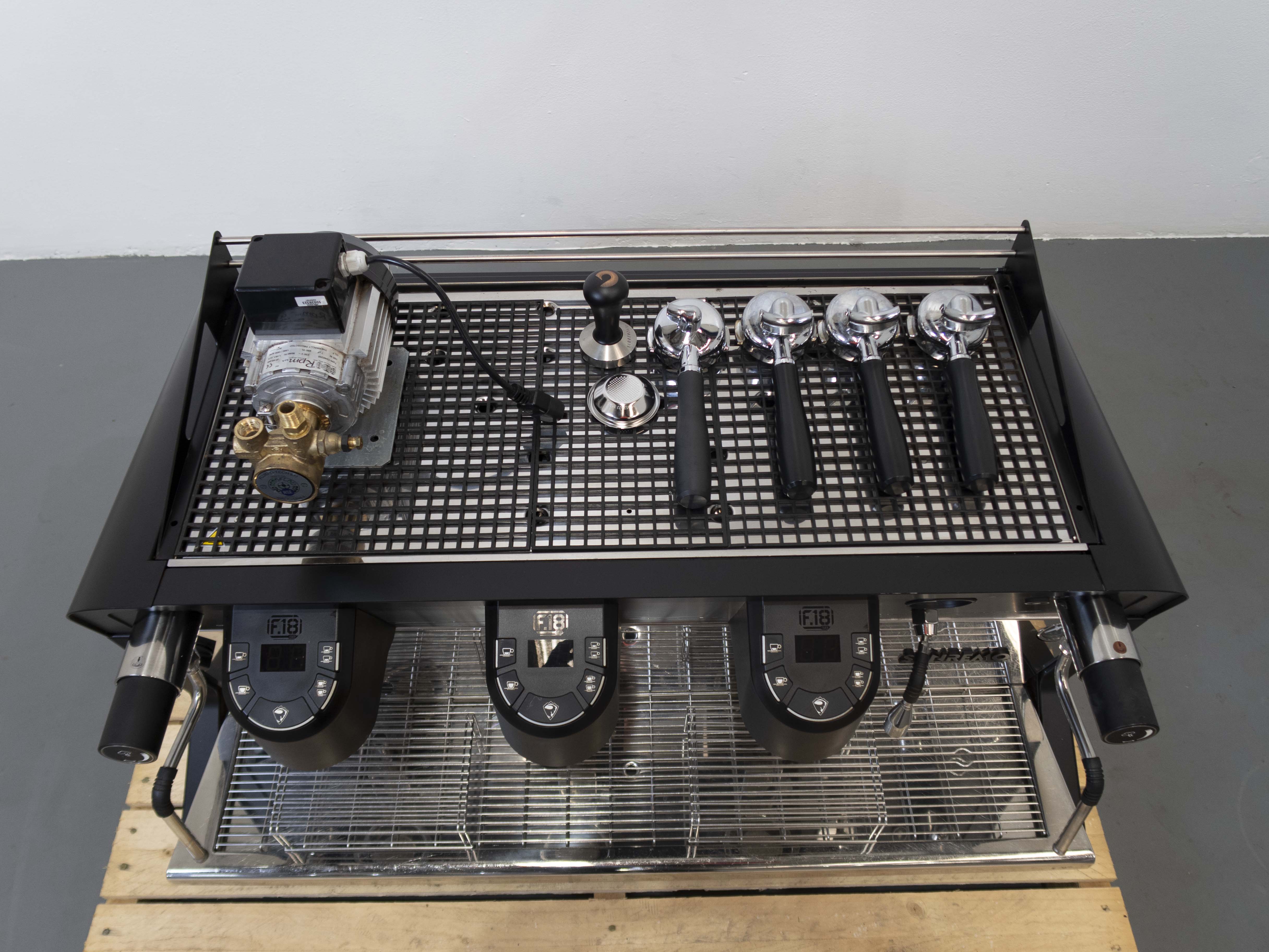 Thumbnail - Sanremo F18SB 3 Group Coffee Machine