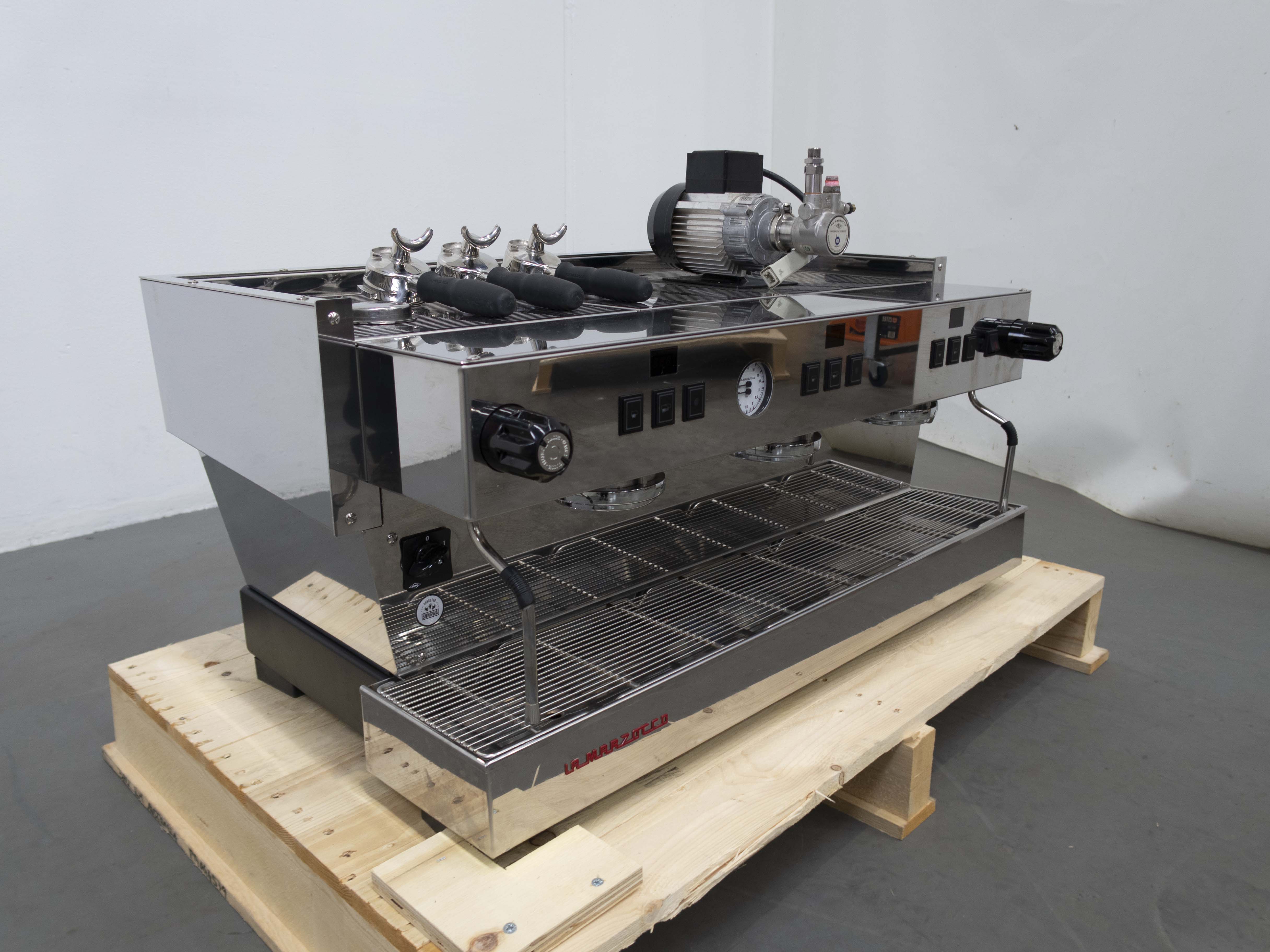 La Marzocco Linea Classic S 3 Group Coffee Machine