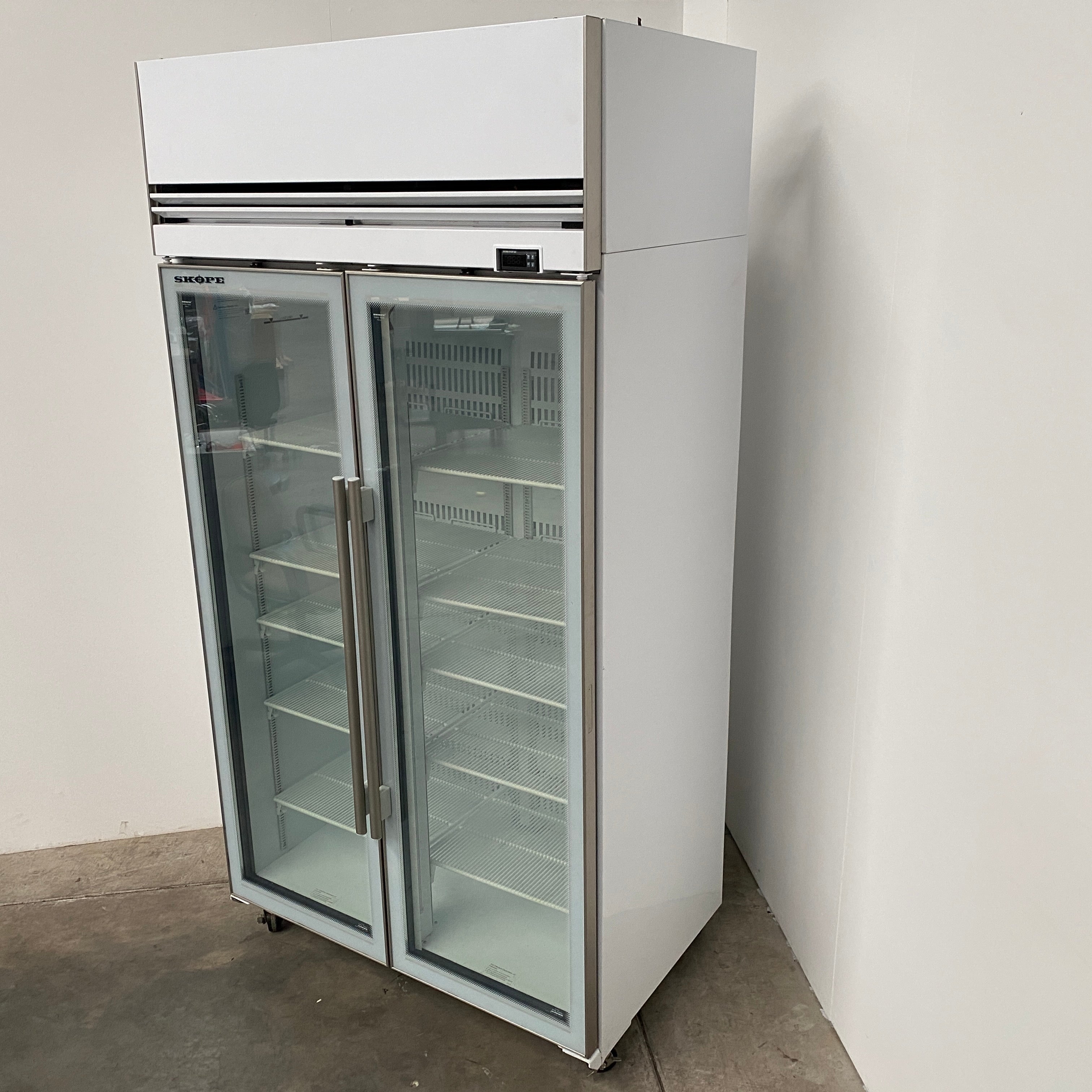 SKOPE VF1000X - Upright Freezer (2)